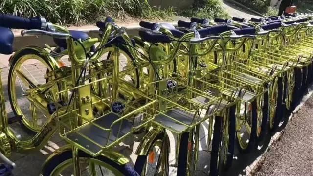 看著這輛亮瞎眼的共享單車(chē)，我想問(wèn)本身兩個(gè)問(wèn)題