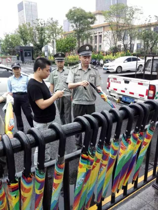 3萬把共享雨傘7天全軍覆沒！企業(yè)鼓勵用戶帶回家