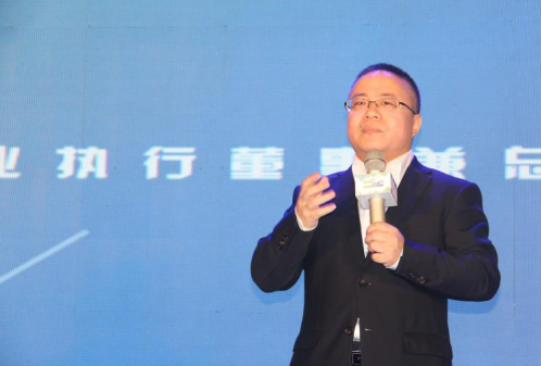 當代置業(yè)執(zhí)行董事兼總裁， 第一物業(yè)董事長張鵬