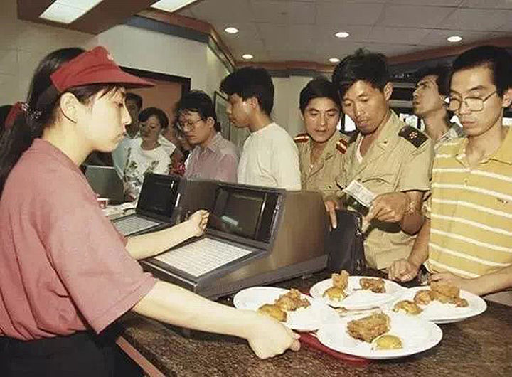 入華三十載的肯德基，能否用創(chuàng)新和數(shù)字化「吃定」年輕人？