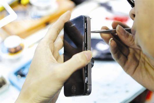 iPhone“周邊創(chuàng)業(yè)”：有人已從中賺到N套學(xué)區(qū)房