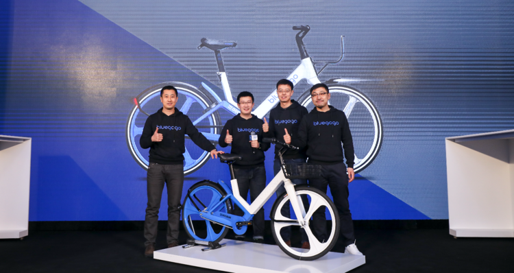 Pro2 概念車，在臺(tái)上擺了一下就搬下去了，看來還沒準(zhǔn)備好