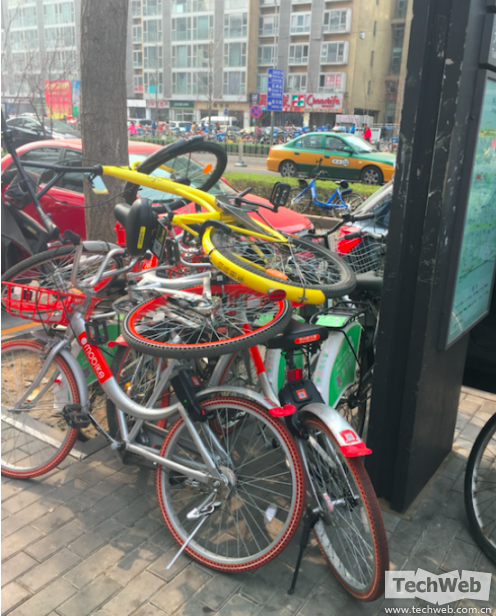從瘋狂到沉寂 共享單車這一年經歷了什么？