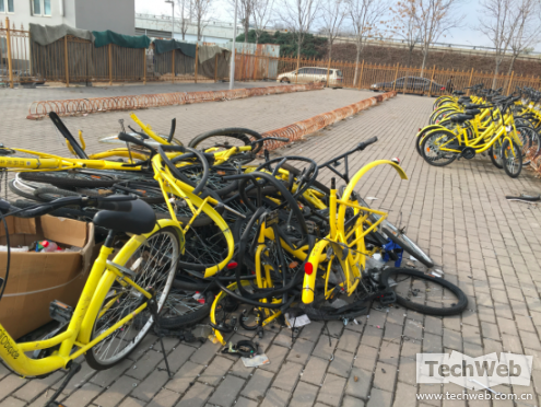從瘋狂到沉寂 共享單車這一年經歷了什么？