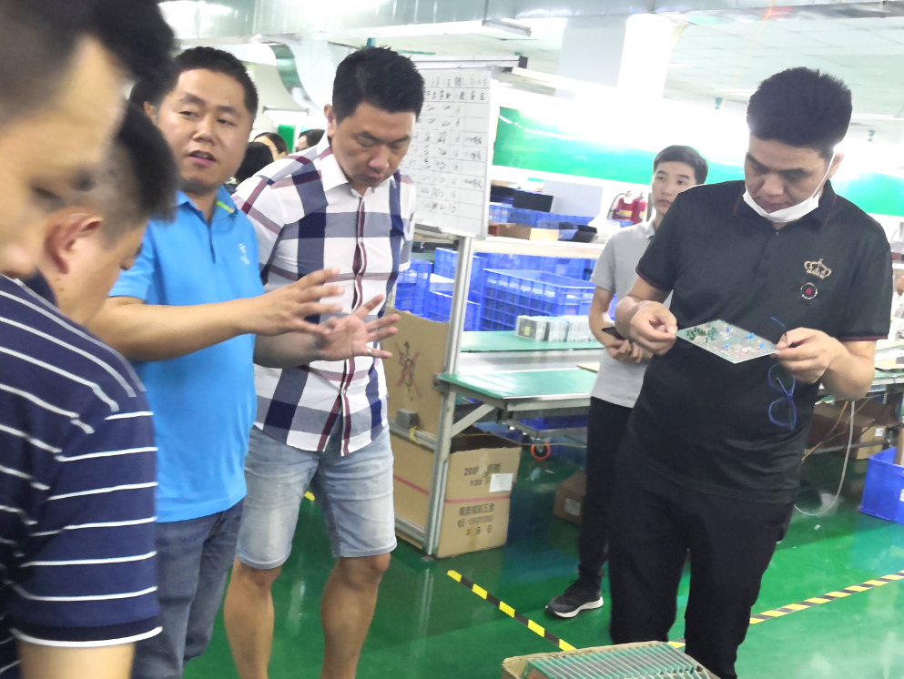 企業(yè)走訪學(xué)先輩，易企服務(wù)促發(fā)展